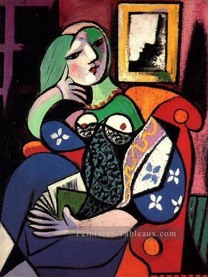 Femme locataire un livre Marie Therese Walter 1932 cubiste Pablo Picasso Peintures à l'huile